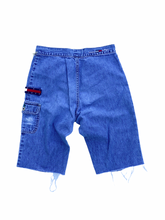 Load image into Gallery viewer, tommy hilfiger bermudas (28&quot;)
