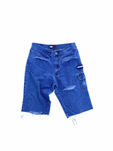Load image into Gallery viewer, tommy hilfiger bermudas (28&quot;)
