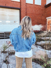 Load image into Gallery viewer, levi&#39;s trucker jacket (M)
